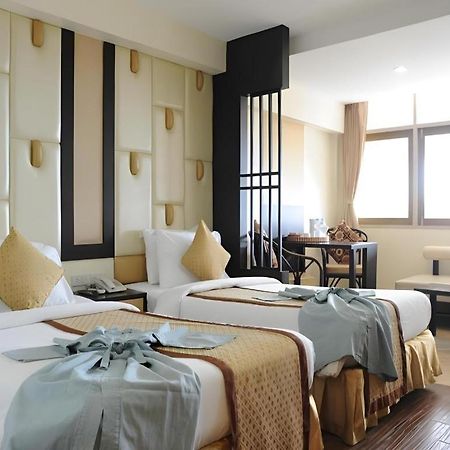 Bangsaen Villa Hotel Екстериор снимка