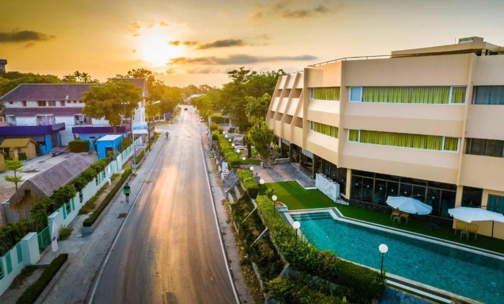 Bangsaen Villa Hotel Екстериор снимка