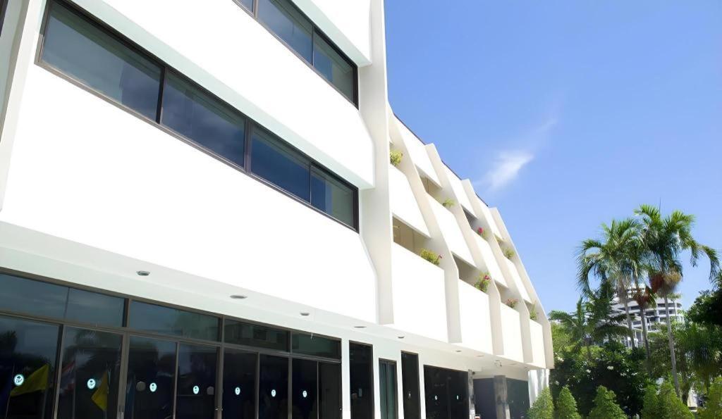 Bangsaen Villa Hotel Екстериор снимка